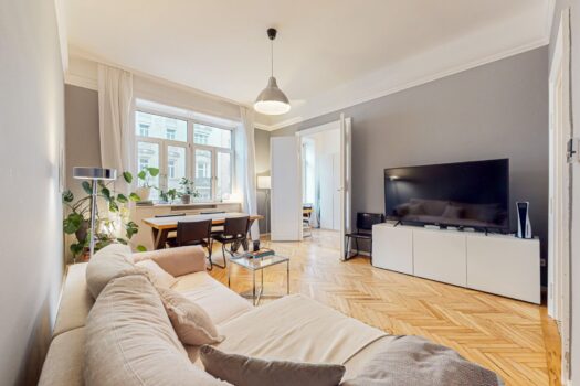 hLkc0JXEulz8ZFKP81aDy