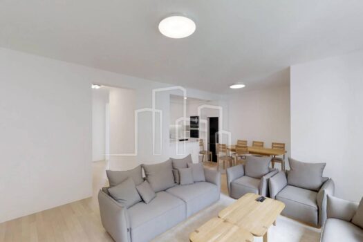 1610453677 mr mrs smith 04042018 221729