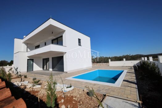 Bogdanovići, Einfamilienhaus 132m2, Garten 250m2 und Schwimmbad 1676382269 img 2841