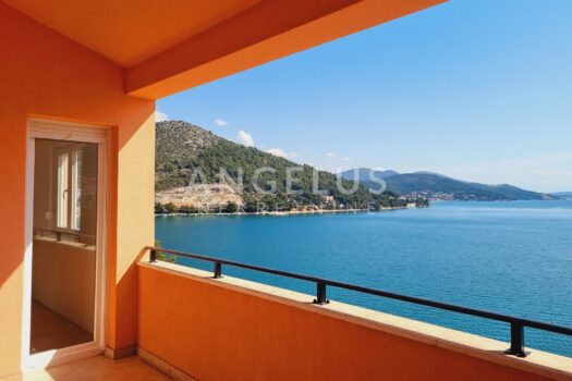 Kroatien, Marina - Dreizimmerwohnung erste Reihe zum Meer 103,38 m2, großes Potenzial 1679662785 20230321 103700