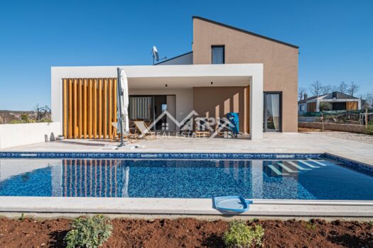 1707918300 namjestena samostojeca kuca s bazenom porec 22