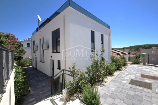 Tisno, Familienhaus 96,14 m2, 3 Schlafzimmer, Dachterrasse mit Meerblick 1720188912 img 7553 1