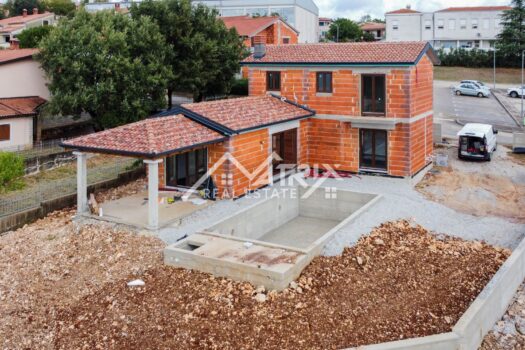 1725979395 porec kuca sa bazenom i otvorenim pogledom na more 11