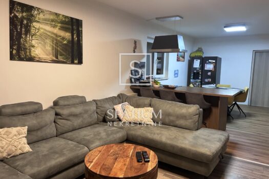 1733841776 img 54d8fb63f498aed1e3b16fb7a155fd0f v