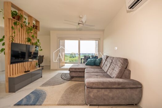 1749461672 v b08985 hdr