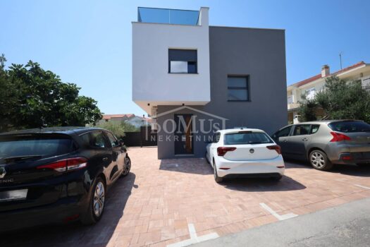 Vodice, Neubau, Triplex Gebäude 171,36 m2, nur 200 m vom Strand entfernt 1754632952 img 6402