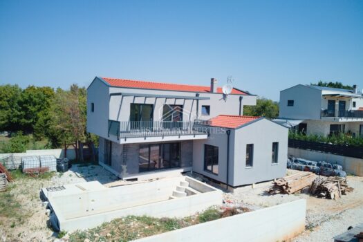 Ruhige Umgebung und eine moderne Villa mit einem Pool, der perfekt zum Entspannen ist 1755182300 dji 0421
