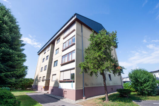 Großzügige Wohnung zum kleinen Preis! – Parkplatz inklusive! Grünäckerweg-01