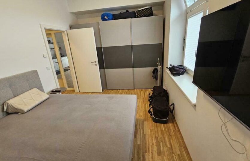 geräumiges Schlafzimmer (auf Wunsch im KP inkludiert!)