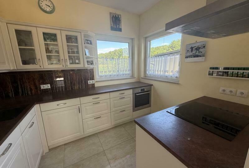 Tischlerküche mit Markengeräte