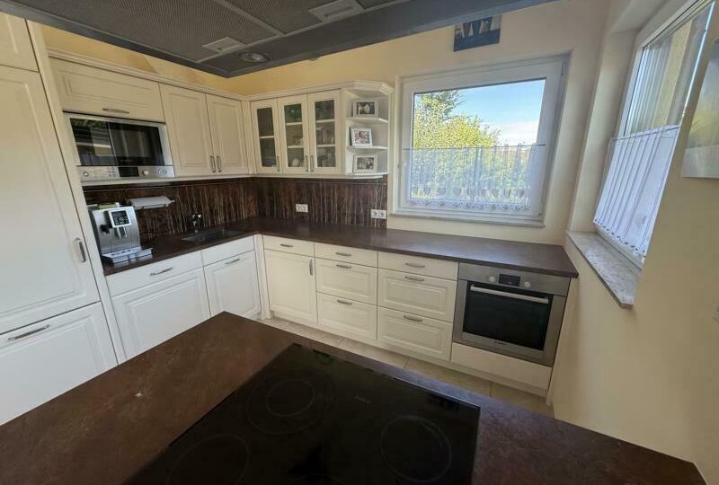 Tischlerküche mit Markengeräten