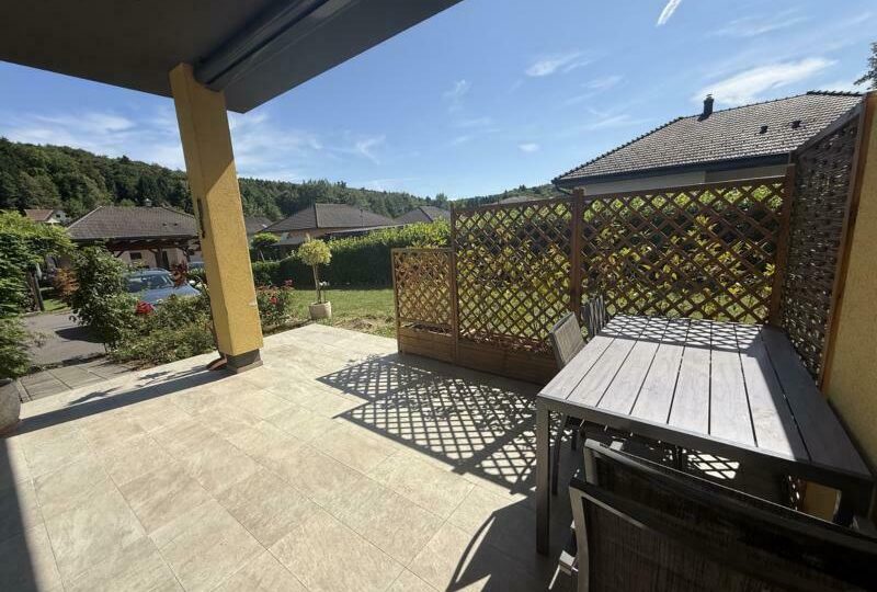 Blick Terrasse vom Wohnbereich