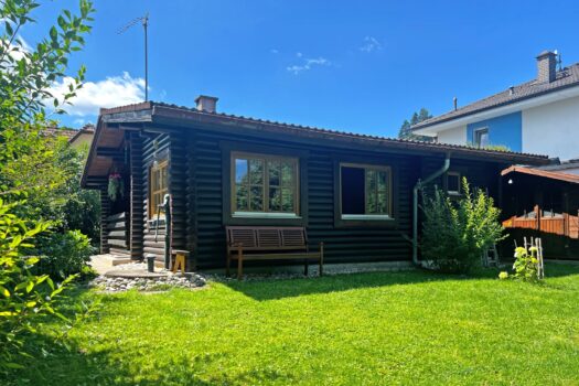 Gepflegtes Holzhaus auf ebenem Grundstück in ruhiger Lage im Ortskern Ansicht Sommerhaus