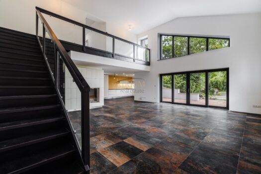 Exklusive Architektenvilla mit Schwimmteich, Gästehaus und idyllischem Garten 1umGWHSXm7Ka9vPQ9v3q3y