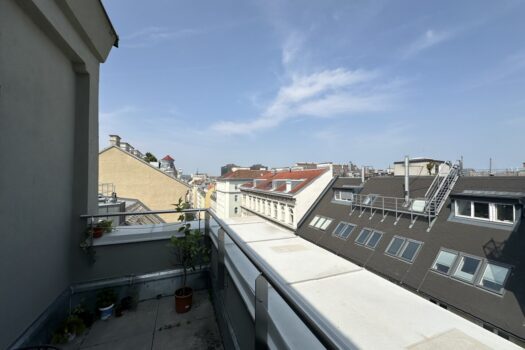 UNBEFRISTET: große 5 Zimmer im frisch ausgebauten Dachgeschoss mit Balkon! 1yDccPlkN3Wvyn1auszrqL