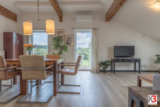 K3 - RENDITEOBJEKT: APPARTEMENTHAUS IN DER FERIENREGION KLOPEINERSEE mit 6 Wohneinheiten, neuwertig, geschmacksvolle und gehobene Ausstattung, Carports, Pferdeboxen, Ruhelage. 3TYxDKr5s7pNtmSoWKhMf8