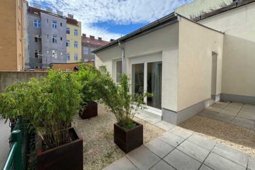 Wohntraum mit Innenhof-Terrasse in absoluter Ruhelage! (vermietet bis 31.12.2027) Vorplatz / Terrasse