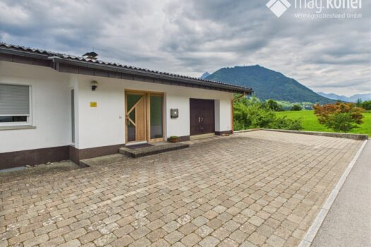 Traumhaftes Zweifamilienhaus im Sonnenparadies Göfis – Wohnen mit Weitblick auf 1.866 m² Baugrund Außenansicht