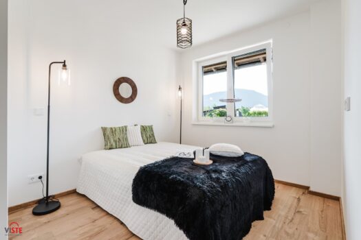 Badezimmer - alle Fenster mit elektrischen Rollläden