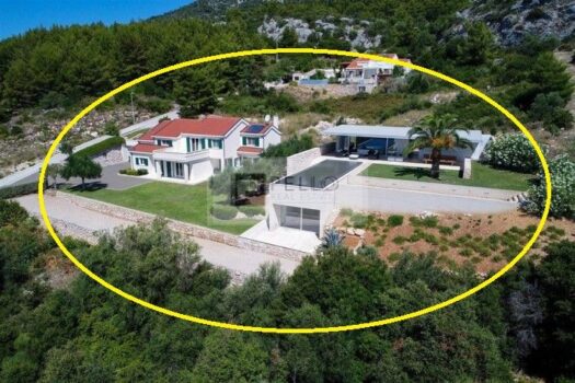 Luxusvilla mit Pool und Meerblick 1733407654 1688975445 house and summer pavilion