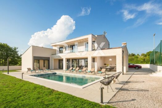 1747642764 cio615 pool 01