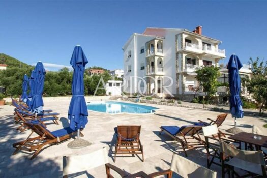 1749729883 kuca barbat rabu 500