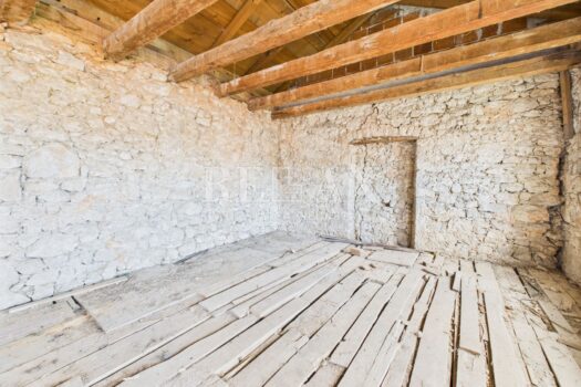 1753184720 bribir autenticna kamena kuca 5