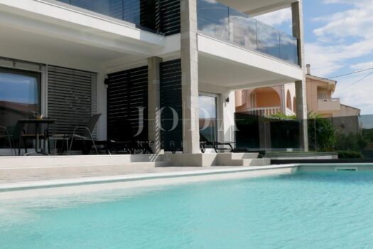 1757151087 135518885 598907 0