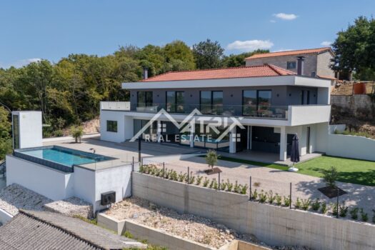 1757501696 na prodaju jedinstvena luksuzna vila u vizinadi 30