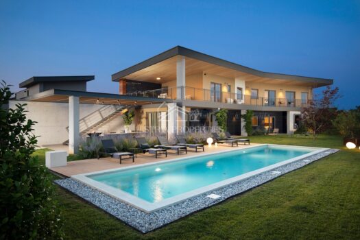 1757504469 puerto de paz vodnjan istria croatia 001