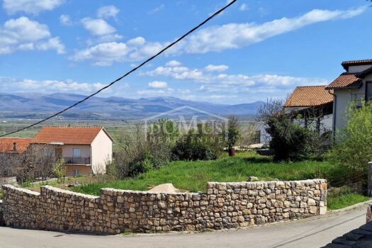 Drniš, Baugrundstück, 250m entfernt vom Zentrum 1758012761 drnis