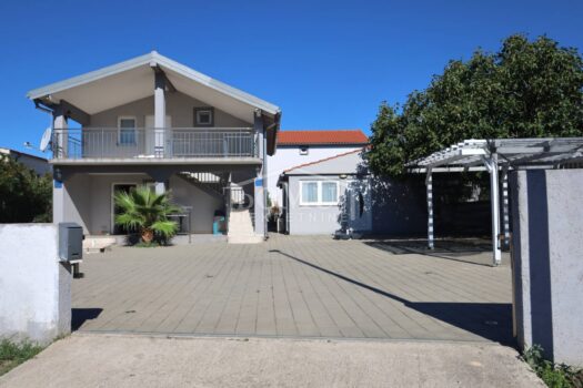 Vodice, Haus mit 2 Apartments, Grundstueck 502m2. 1758182035 img 7376