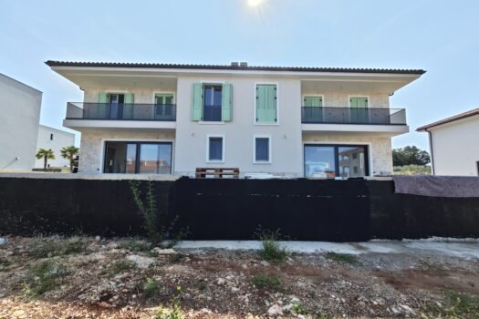 1758656139 kuca malinska