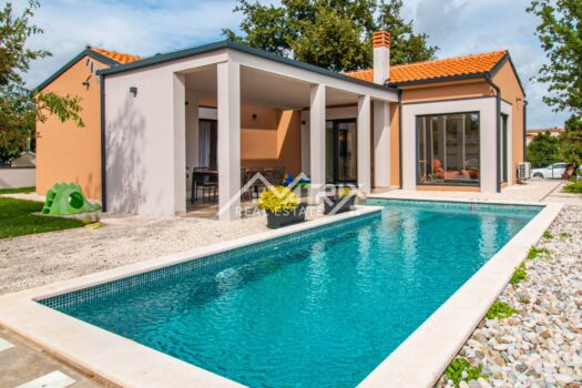 1758703374 istra prodaja prizemnica s bazenom 15