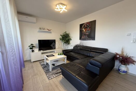 1758710074 kostren 2