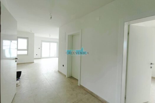 1759234954 1758722573373