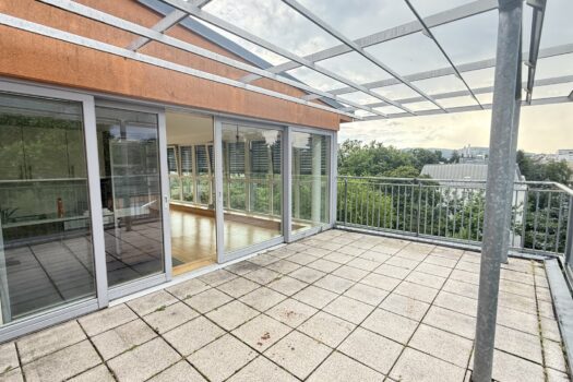 Klimatisierte 2-Zimmer-Wohnung mit zwei Terrassen und Ausblick auf das Schloss Schönbrunn und Steinhofkirche sowie ein opt. Stellplatz! 17LvT4v9EQgQzG4uunWgQX