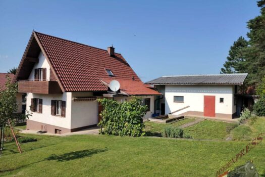 Einfamilienhaus mit großem Grundstück (2 Parzellen) wartet auf nette Familie! 45min nach Wien! 2