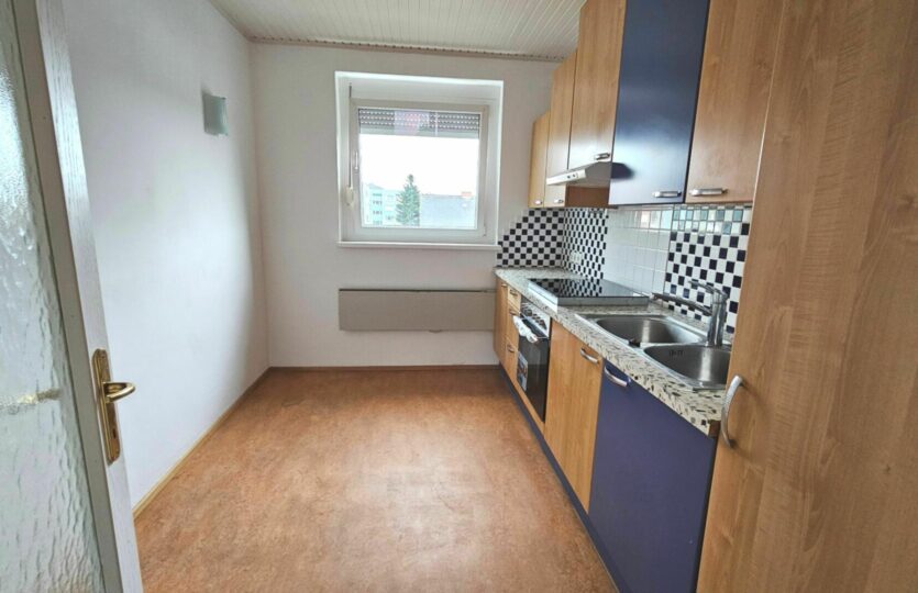 separate Küche mit neuen Geräten