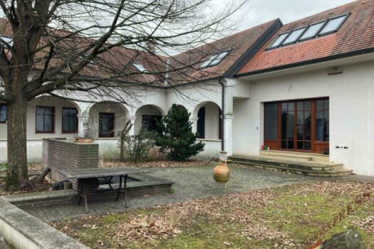 Nähe 7000 Eisenstadt, großer Landsitz, auch für Ordination oder Kanzlei Gebäude gartenseitig