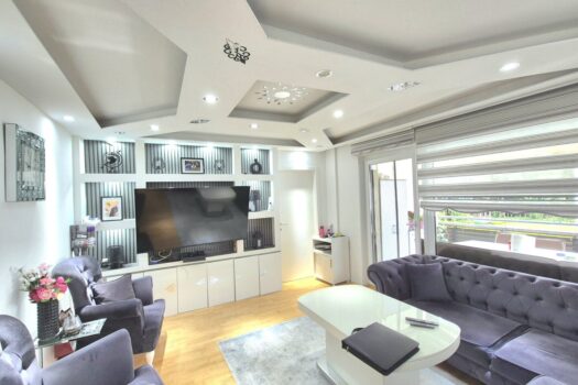 Top-Angebot ! Gepflegte 4 Zimmerwohnung mit neuwertiger Einbauküche Wohnzimmer