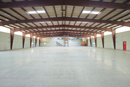ca. 1.800m² Halle mit Rampen und ebenerdiger Einfahrt | beheizt | 250m² Büro & optionale Freiflächen 28isSIpQyVmWVOxrWrPypD