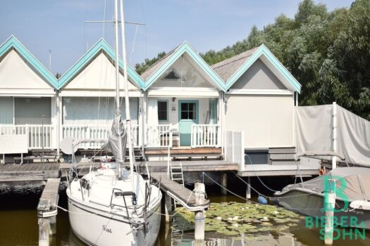 Das Leben genießen - direkt am Wasser! Badehaus mit Seezugang und Bootsanlegestelle! Ansicht Kabane