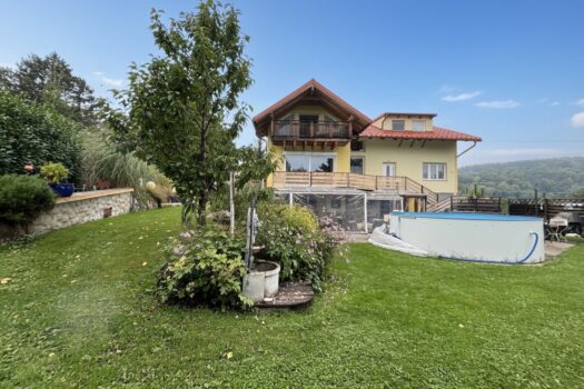 Charmantes 5 Zimmer Haus im Vintage-Look mit Pool 2rqD0FVbVPkNgUHwnFueak