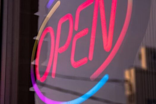 32rRcwwq0DEJ8gLrsdWTX3