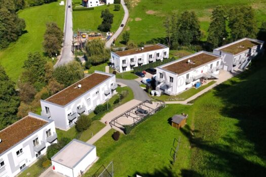 Wohnen am Waldrand : Sonnige 4-Zimmer-Wohnung mit mehreren Balkonen und Fernblick in Stiftingtal 3dUjHwpfI834gVDwvf5c4F