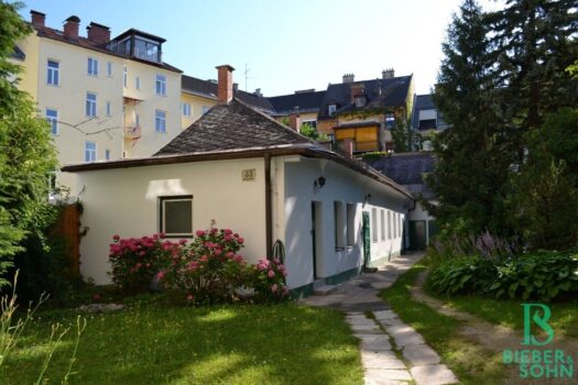 Interessantes Hofgebäude im Grünen - Mitten in der Stadt - Blick ins Grüne! Vielseitig nutzbar Hofgebäude