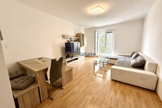 Ruhige 3-Zimmer-Wohnung mit Lift – Innenhoflage in Simmering Wohnzimmer