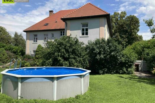 Haus mit Pool und Garten