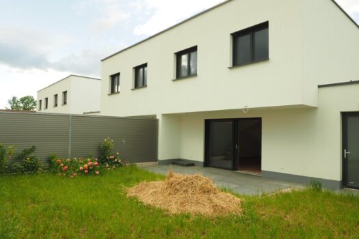 Reihenhaus-Rohbau der auch bald fertig wird 4M8mzVcC8LFyX43m8Js1Ug